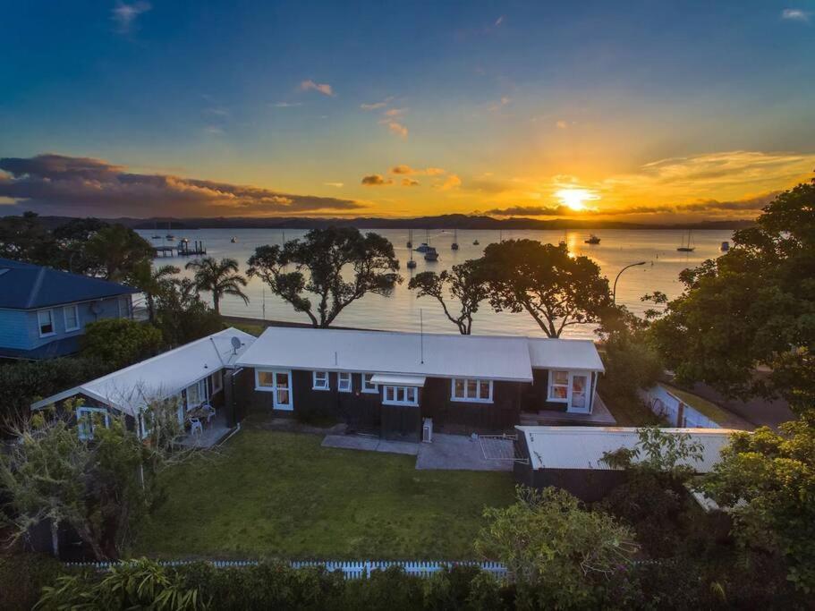 Last On The Strand, Russell - The Boathouse Bagian luar foto